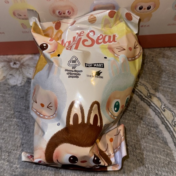 POP MART LABUBU ‘ZIZI’ - Picture 5 of 7